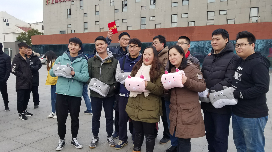 201888038威尼斯游戏学校拔河比赛——凝心聚力团结拼搏(图12)